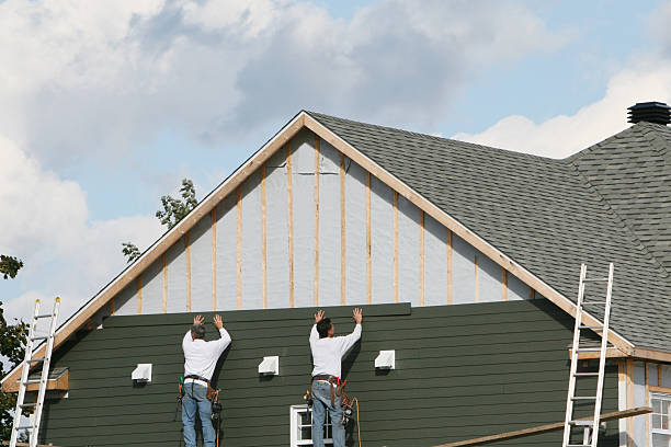Professional Vinyl Siding technician working in Pleasantville, PA
